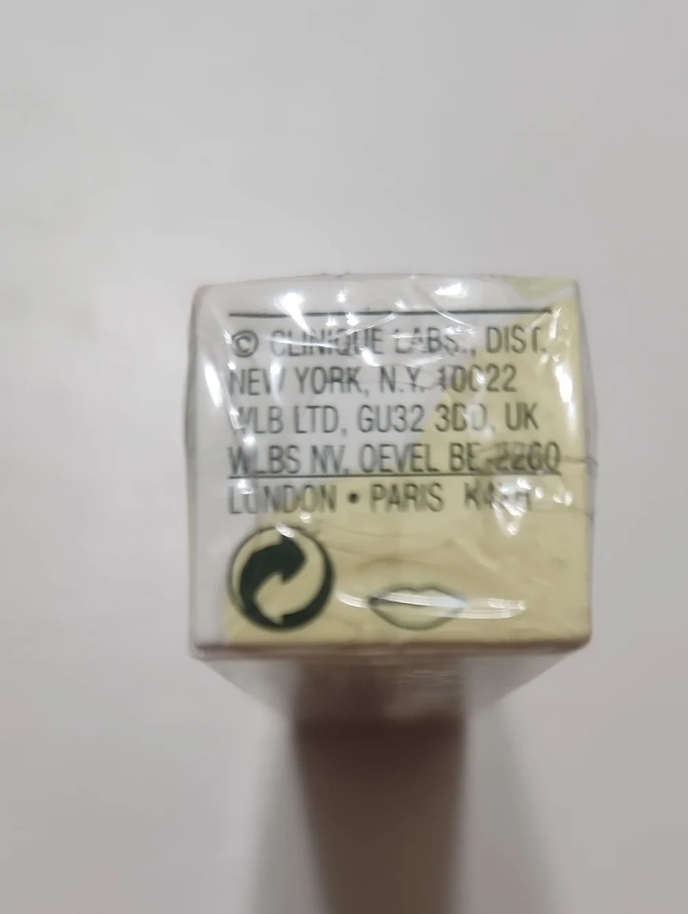 CLINIQUE Silvery Moon Dramatically Different Lipstick